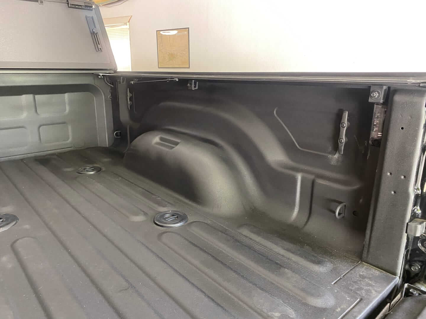 BARRICADE ULTIMATE SPRAYABLE BEDLINER - Rugged Restore